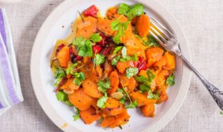 Süßkartoffeln mit Paprika und Stangensellerie