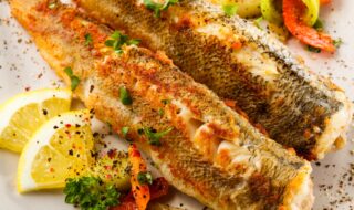 Gebratene Forelle mit Paprika, Lauch und Kartoffeln