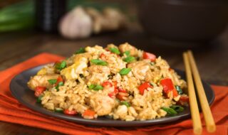 Vollkornreis mit Hähnchen und Paprika Vollkornreis mit Hähnchen und Paprika