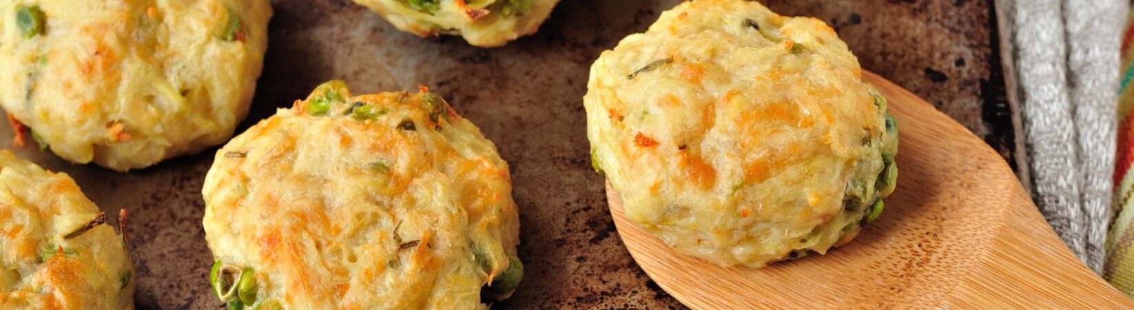 Geflügelfrikadellen mit Kohlrabi und Erbsen