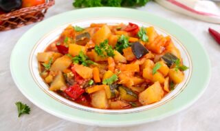 Gemüse-Eintopf mit Kartoffeln