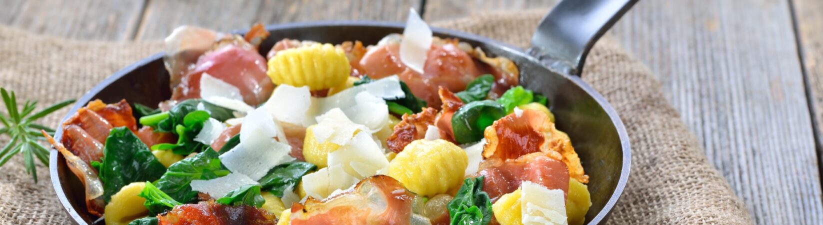 Gnocchi mit Schinken, Spinat und Parmesan