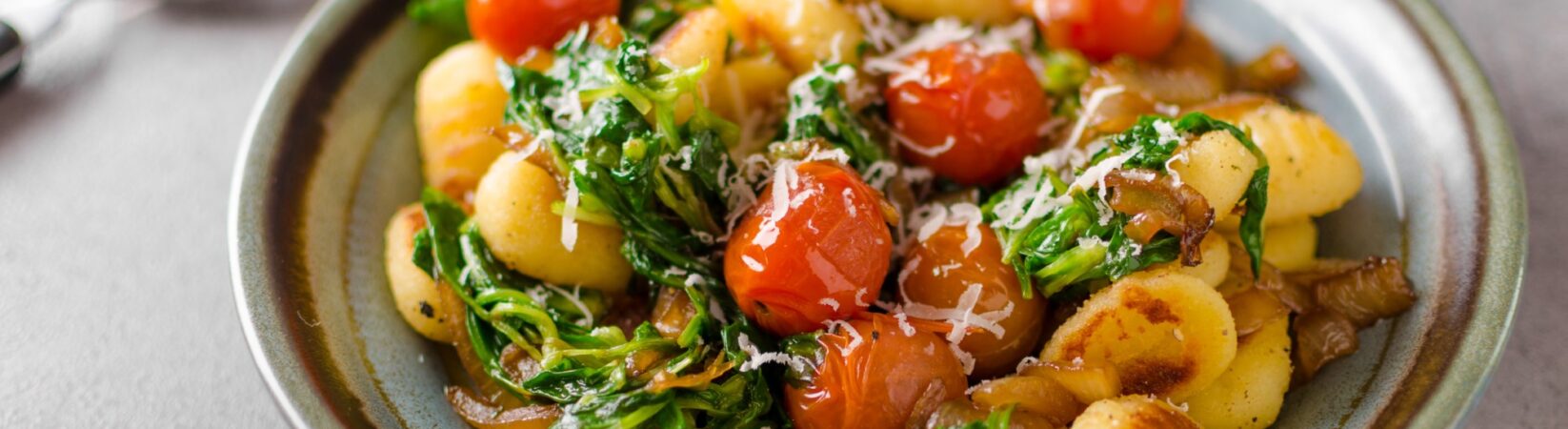 Gnocchi mit Tomaten, Spinat und Parmesan