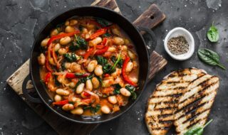 Bohneneintopf mit Spinat und Paprika