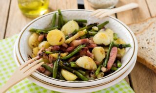 Grüne Bohnen mit Kartoffeln, Speck und Birne Grüne Bohnen mit Kartoffeln, Speck und Birne