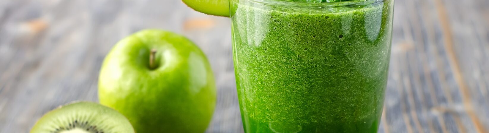 Apfel-Kiwi-Smoothie mit Spinat