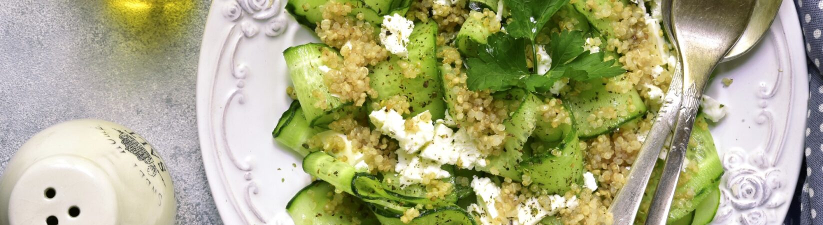 Gurkensalat mit Quinoa und Feta