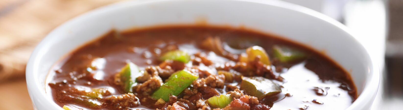 Hackfleischsuppe mit Brechbohnen, Paprika und Tomaten