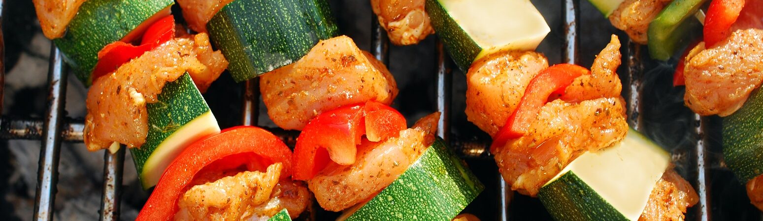 Hähnchenspieße mit Zucchini und Paprika