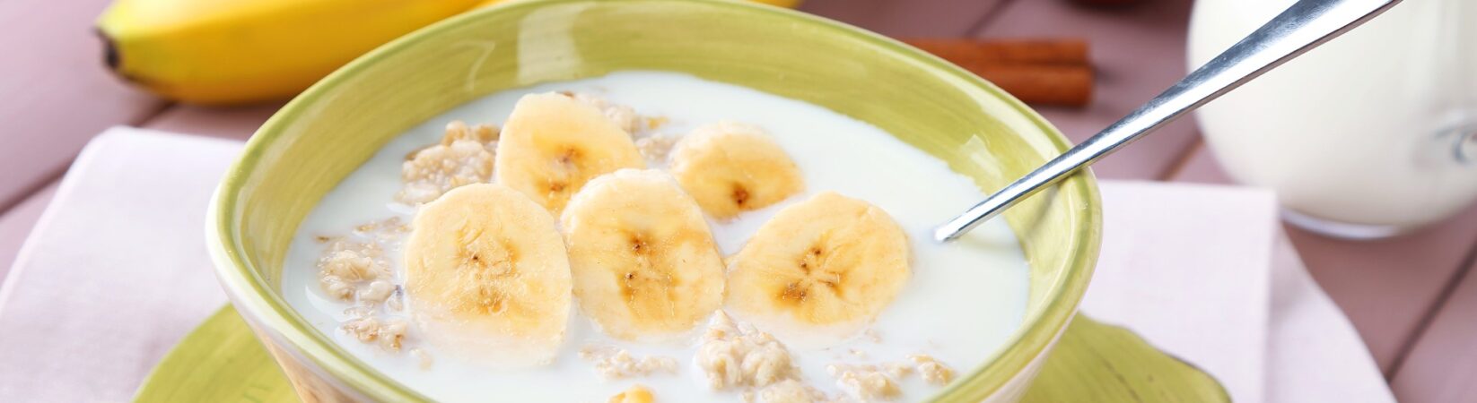 Buchweizenflocken mit Banane und Apfel