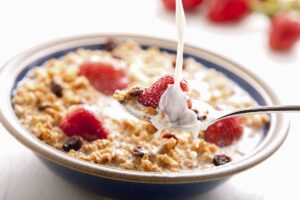 Haferflockenmüsli mit Erdbeeren