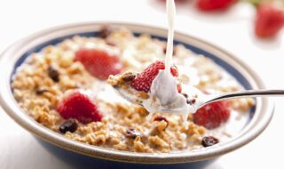 Buchweizenflockenmüsli mit Erdbeeren