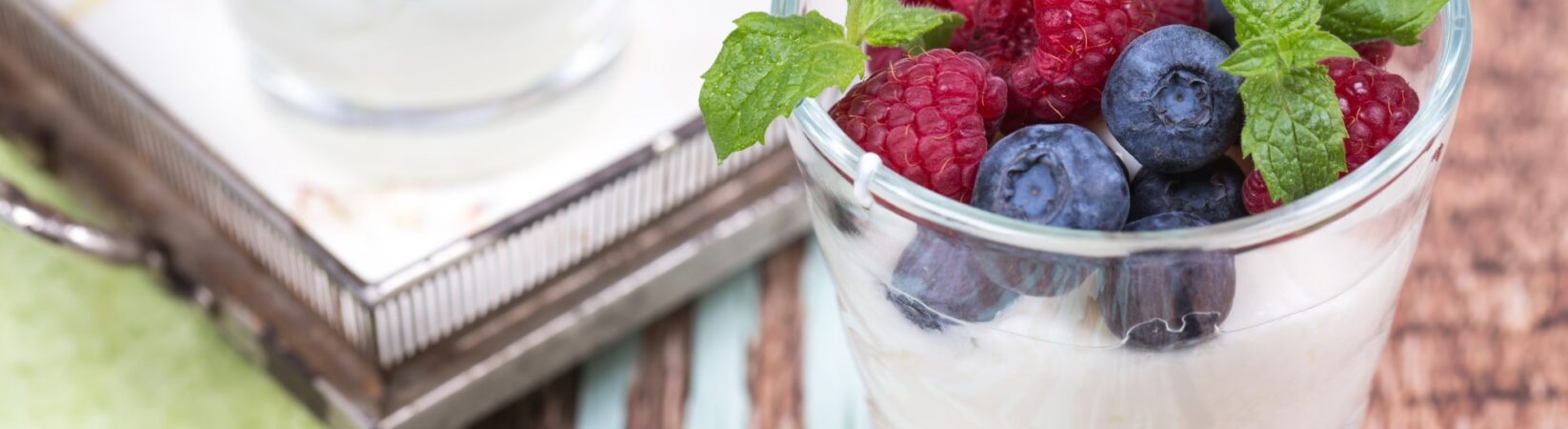 Himbeerjoghurt mit Blaubeeren