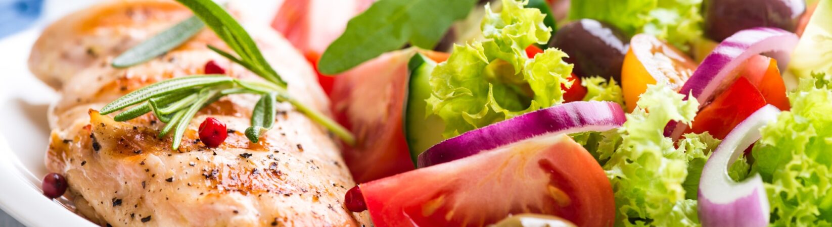 Hühnerbrustfilet mit Salat