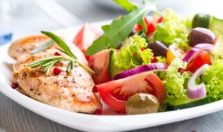 Hühnerbrustfilet mit Salat Hühnerbrustfilet mit Salat