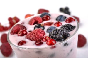 Joghurt mit Beerenmix