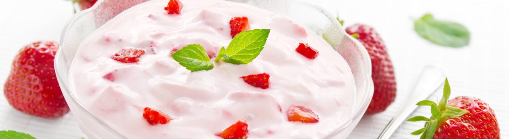 Joghurt mit Erdbeeren und Leinsamen