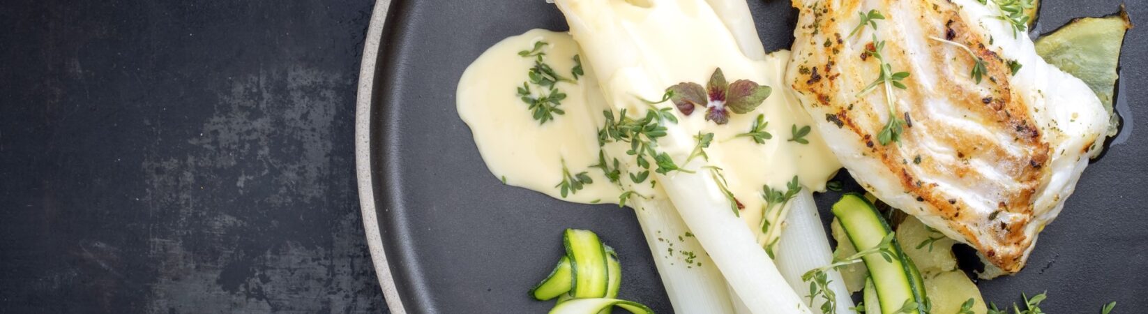 Kabeljau mit Spargel und Zucchini