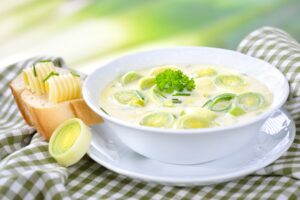 Käsesuppe mit Lauch und Petersilie