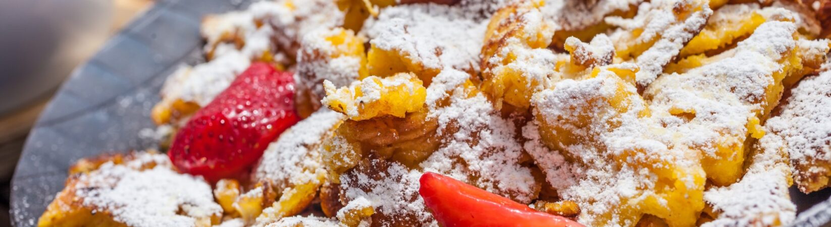 Bananen-Kaiserschmarrn mit Erdbeeren