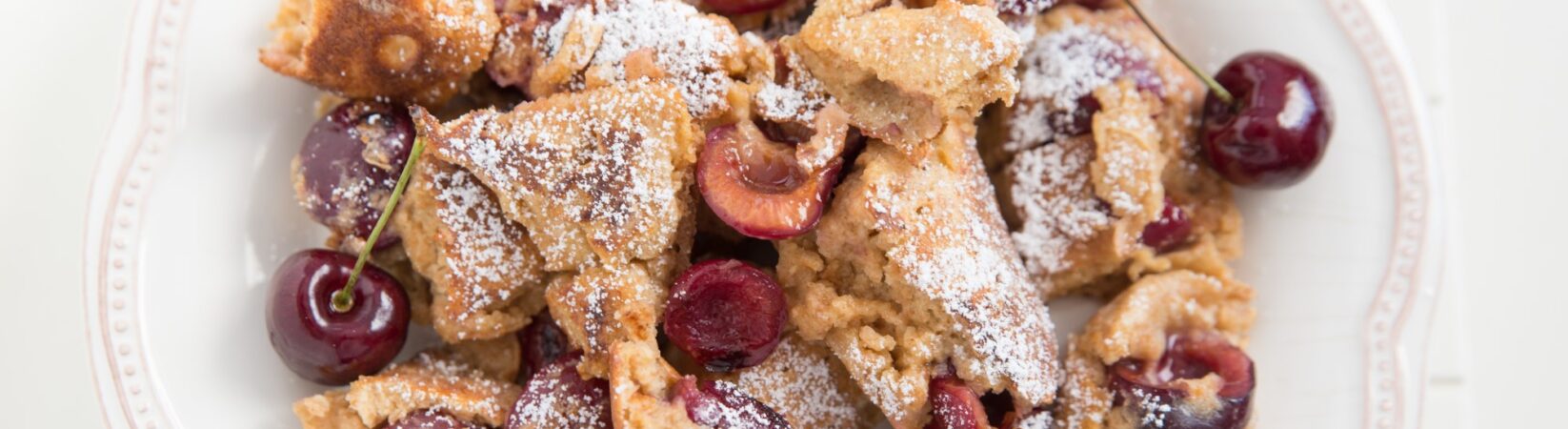 Kaiserschmarrn mit heißen Kirschen