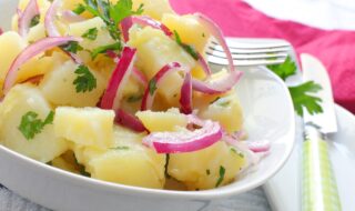 Kartoffelsalat mit Zwiebeln