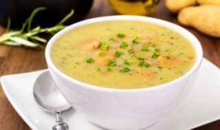 Kartoffelsuppe mit Sellerie und Möhren