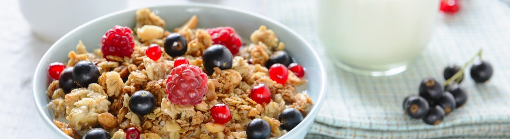 Knuspermüsli mit Beeren