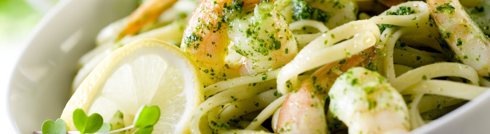 Linguine mit Garnelen und Tomatensalat