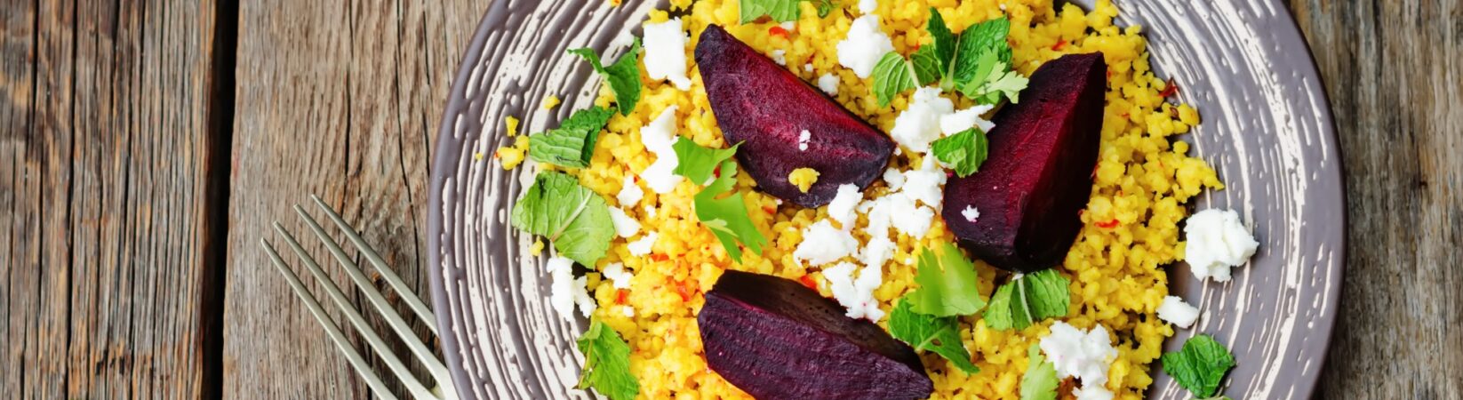 Linsen-Bulgur-Pfanne mit Feta und rote Bete