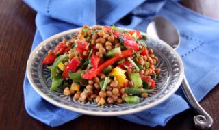 Linsensalat mit Paprika und Gurke