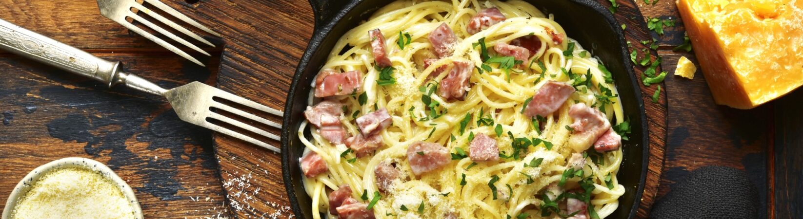 Spaghetti-Carbonara mit Salat