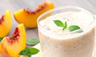 Milchshake mit Quark und Pfirsich