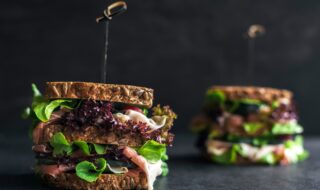Mehrkornsandwich mit gekochtem Schinken Mehrkornsandwich mit gekochtem Schinken