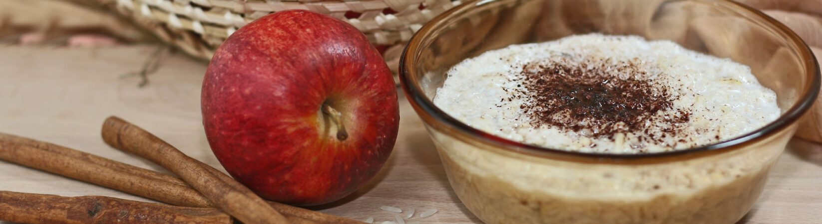 Milchreis mit Apfel, Banane und Zimt