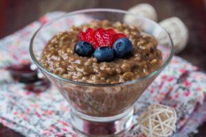 Schoko-Milchreis mit Beeren