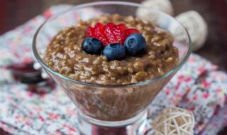 Schoko-Milchreis mit Beeren