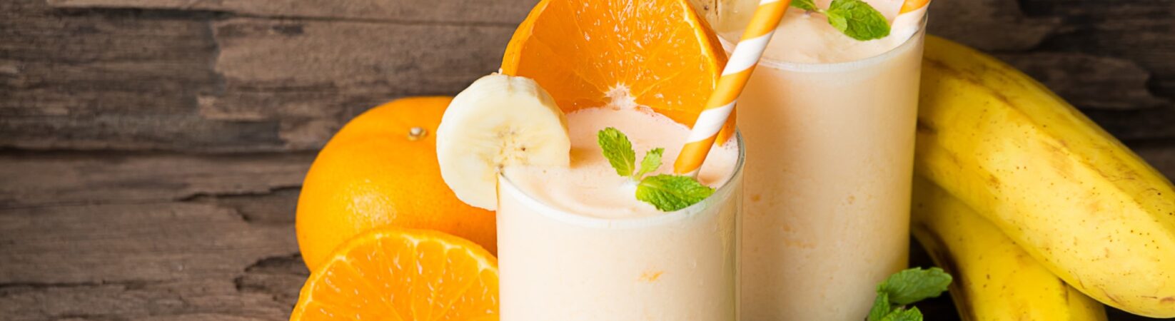 Sojamilchshake mit Orange, Banane und Quark