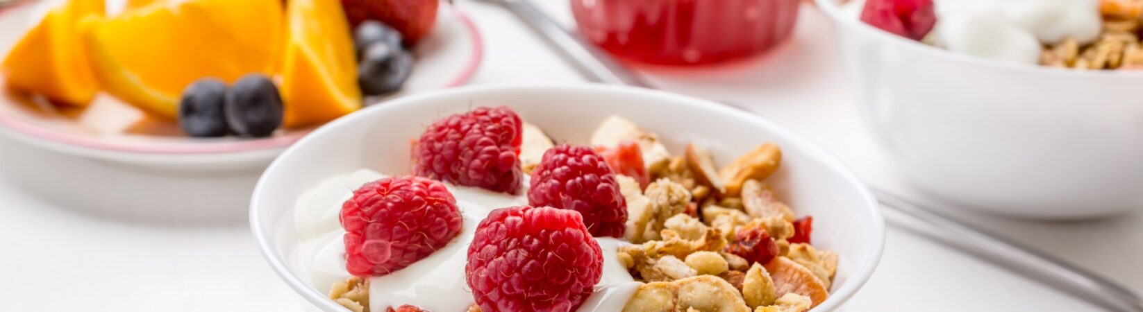 Müsli mit Himbeeren und Joghurt