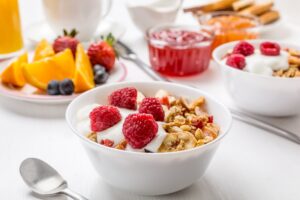 Müsli mit Himbeeren und Joghurt