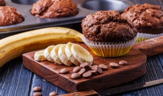 Bananen-Schoko-Muffins mit Nüssen