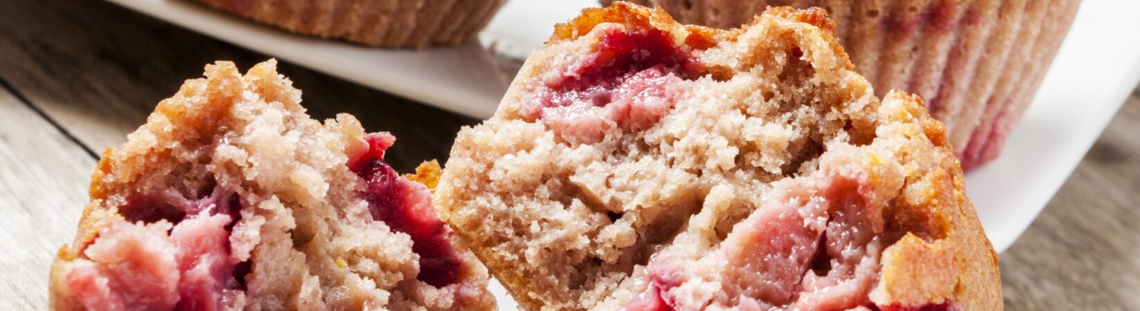 Muffins mit Banane und Erdbeeren