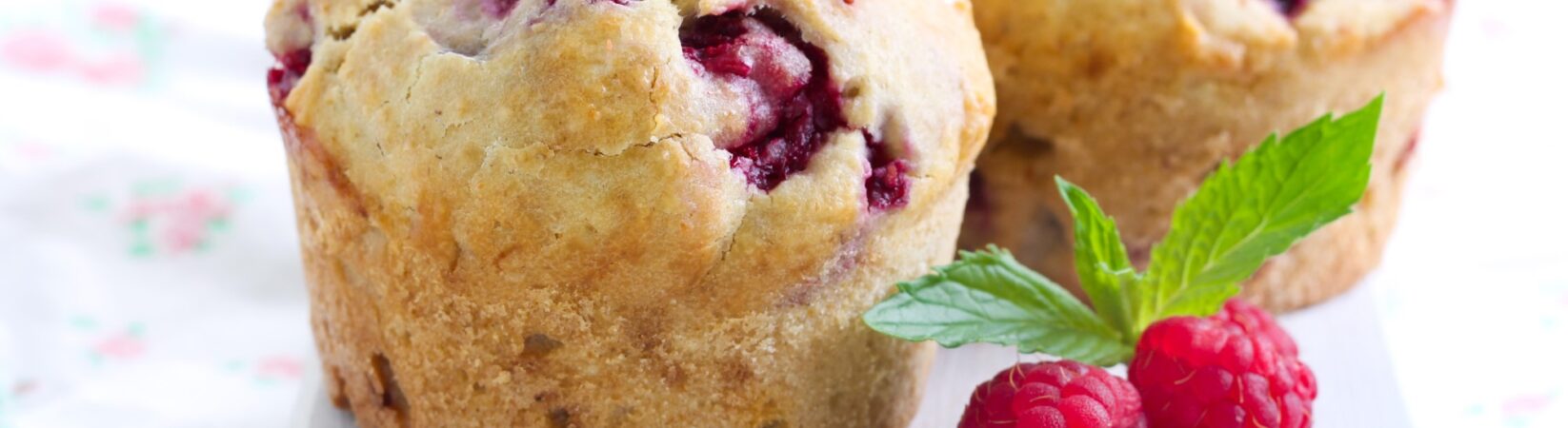 Muffins mit Haferflocken und und Himbeeren