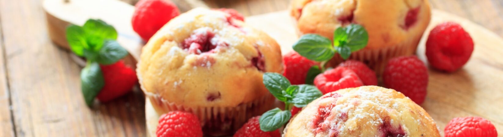 Dinkelmehl-Muffins mit Himbeeren