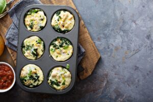 Muffins mit Spinat, Feta und Tomatensalsa