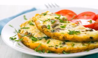 Omelett mit Champignons und Tomaten Omelett mit Champignons und Tomaten