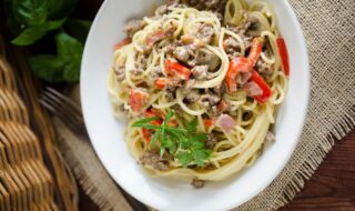 Spaghetti mit Sojahack, Champignons und Paprika