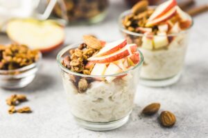 Overnight Oats mit Apfel, Quark und Granola