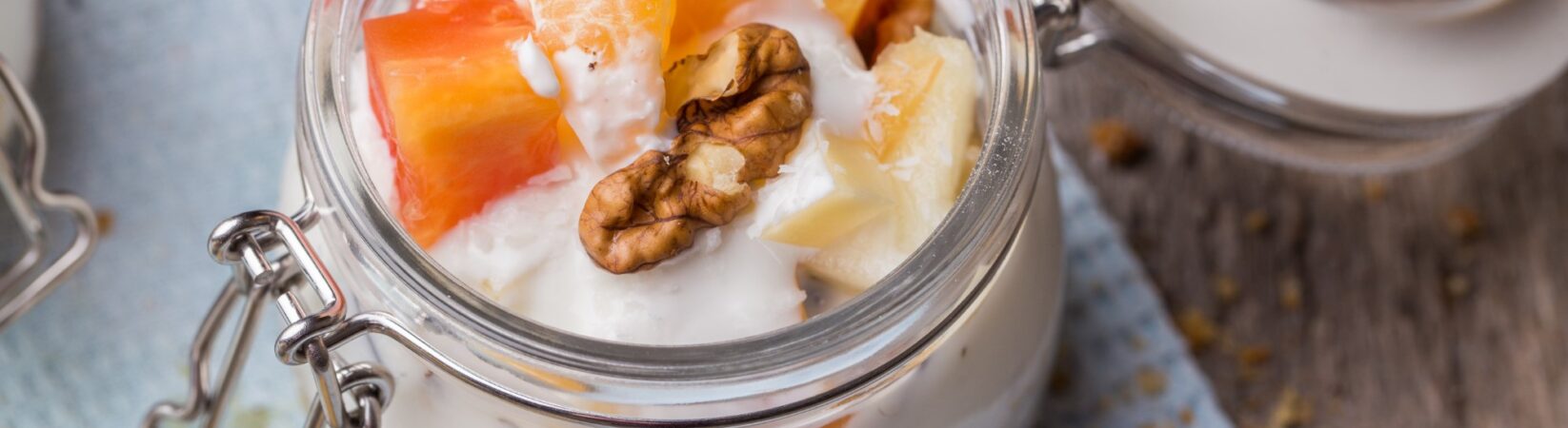 Overnight Oats mit Quark, Mandarine und Walnüssen