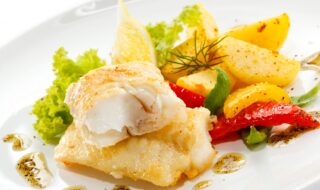 Pangasiusfilet mit Kartoffeln, Paprika und Zuckerschoten